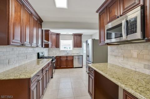 624 Freeland Ave, Paramus, NJ 07652 photo 9