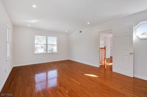 624 Freeland Ave, Paramus, NJ 07652 photo 13