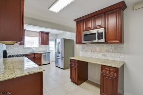 624 Freeland Ave, Paramus, NJ 07652 photo 8