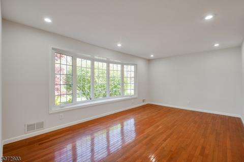 624 Freeland Ave, Paramus, NJ 07652 photo 5