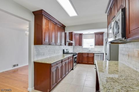624 Freeland Ave, Paramus, NJ 07652 photo 10