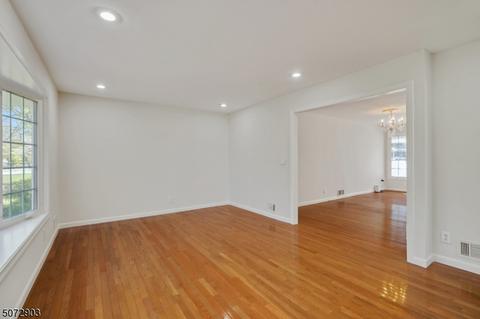 624 Freeland Ave, Paramus, NJ 07652 photo 7