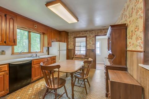 39 Union Ct, Wanaque Boro, NJ 07420 photo 5