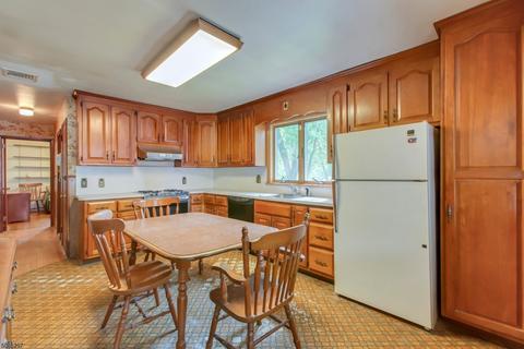 39 Union Ct, Wanaque Boro, NJ 07420 photo 6