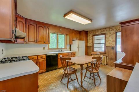 39 Union Ct, Wanaque Boro, NJ 07420 photo 4