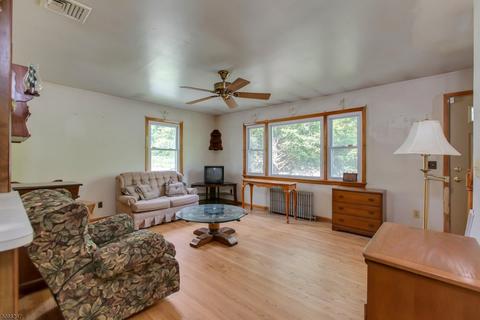 39 Union Ct, Wanaque Boro, NJ 07420 photo 3