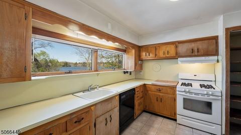 248 Pines Lake Dr, Wayne, NJ 07470 photo 12