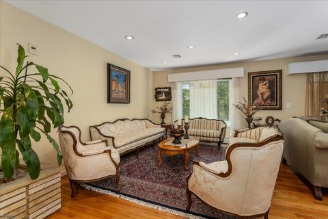 5 Alpine Dr, Wayne, NJ 07470 photo 3