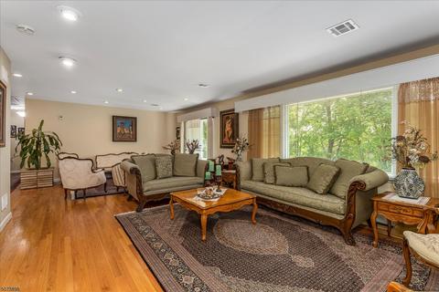 5 Alpine Dr, Wayne, NJ 07470 photo 2