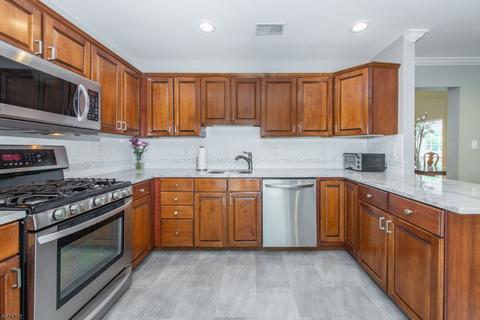 235 Warbler Dr, Wayne, NJ 07470 photo 4
