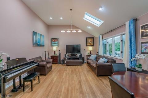 12 Dwyer Rd, Wayne, NJ 07470 photo 3