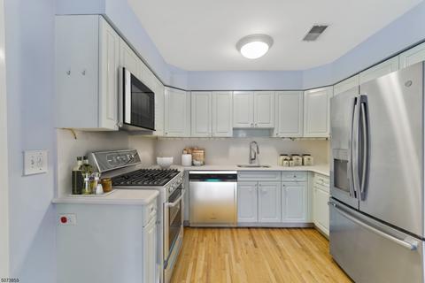 17 Berkeley Sq, Berkeley Heights, NJ 07922 photo 8