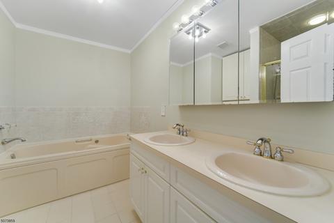 17 Berkeley Sq, Berkeley Heights, NJ 07922 photo 12