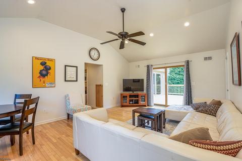 12 Blossom Rd, Hampton, NJ 08827 photo 9