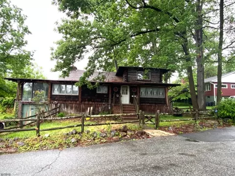 55 Lake Dr W, Wayne, NJ 07470 photo 2