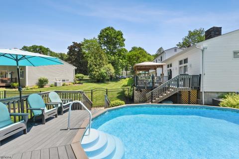 18 Cardinal Way, Wayne, NJ 07470 photo 2
