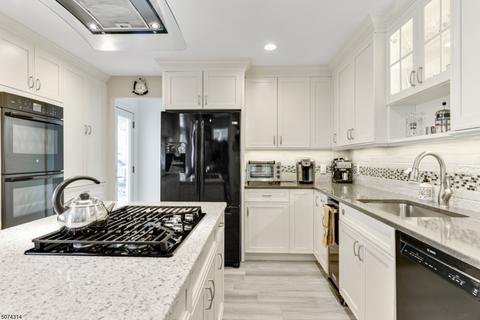 18 Cardinal Way, Wayne, NJ 07470 photo 3