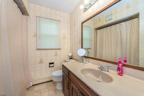 25 Jerome Pl, Wayne, NJ 07470 photo 15