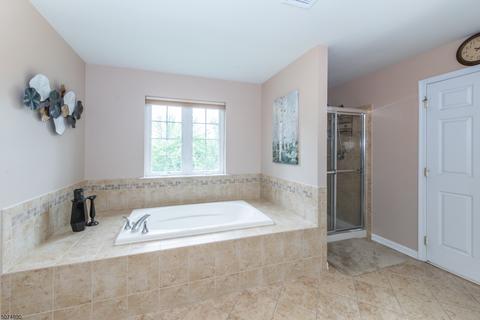 8 Farm View Ct, Wayne, NJ 07470 photo 14