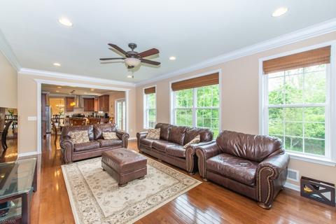 8 Farm View Ct, Wayne, NJ 07470 photo 5