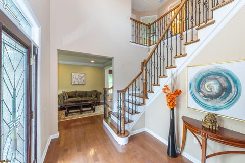8 Farm View Ct, Wayne, NJ 07470 photo 2