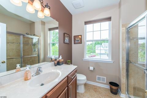 8 Farm View Ct, Wayne, NJ 07470 photo 12