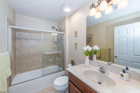 8 Farm View Ct, Wayne, NJ 07470 photo 18