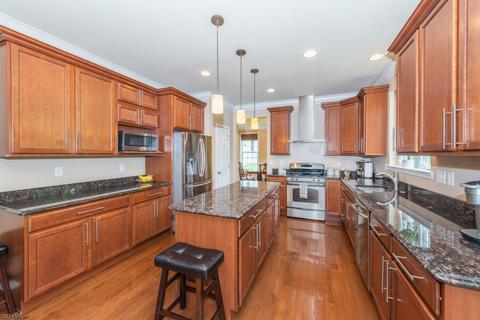 8 Farm View Ct, Wayne, NJ 07470 photo 6