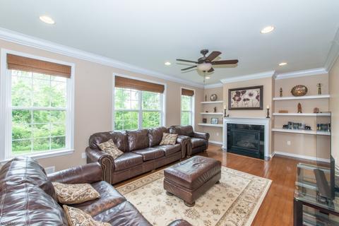 8 Farm View Ct, Wayne, NJ 07470 photo 4