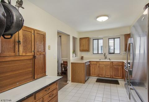 71 Overlook Dr, Hackettstown, NJ 07840 photo 2