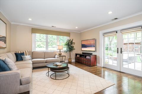 11 Myrtle Ave, Millburn, NJ 07041 photo 8