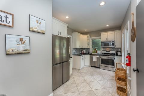 424 E 3rd Ave, Roselle, NJ 07203 photo 6