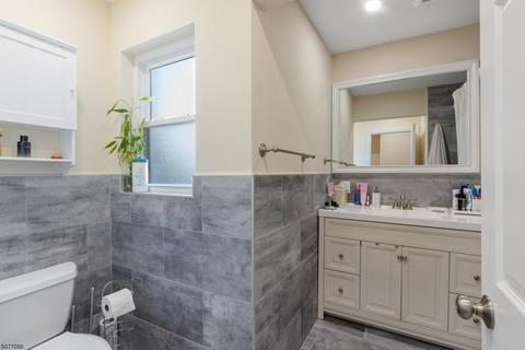55 Maple St, Bloomfield, NJ 07003 photo 3