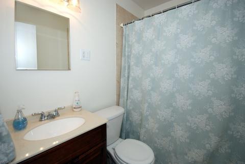 44 Ramsey Rd, Middlesex, NJ 08846 photo 4