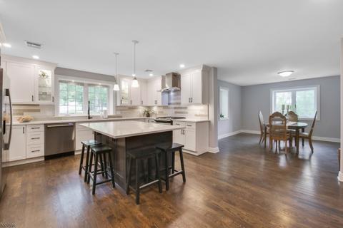 196 Beechwood Dr, Wayne, NJ 07470 photo 2
