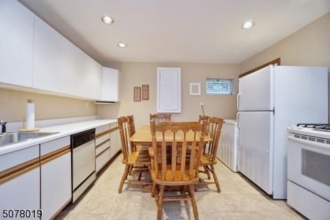 36 Kennedy Dr, Clark, NJ 07066 photo 18