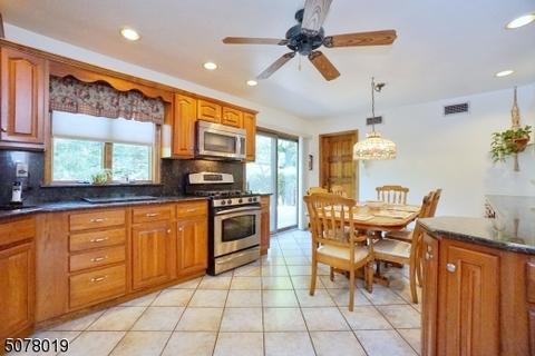 36 Kennedy Dr, Clark, NJ 07066 photo 9