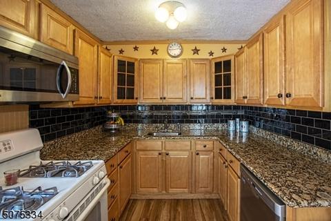 330 First St, Middlesex, NJ 08846 photo 3