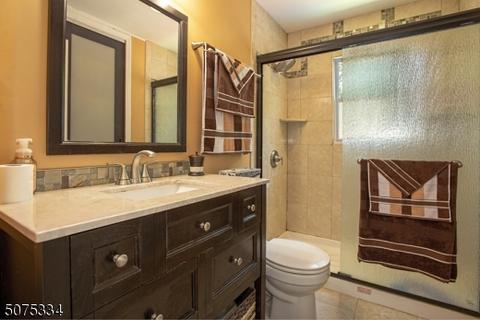 330 First St, Middlesex, NJ 08846 photo 5