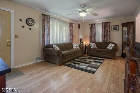 330 First St, Middlesex, NJ 08846 photo 2