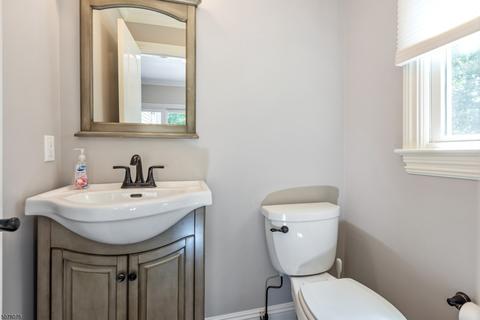 20 Van Riper Rd, Wayne, NJ 07470 photo 9