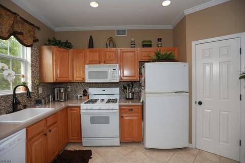 11 Cypress Ct, Clinton, NJ 08809 photo 6