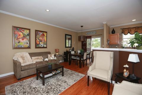 11 Cypress Ct, Clinton, NJ 08809 photo 2