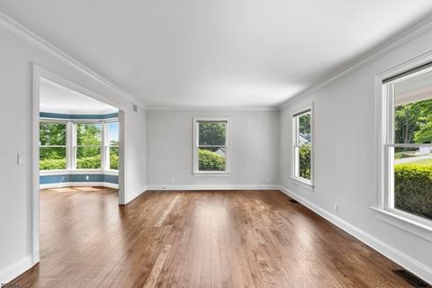 144 E Springbrook Dr, Gillette, NJ 07933 photo 4
