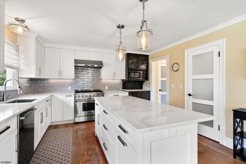 144 E Springbrook Dr, Gillette, NJ 07933 photo 8