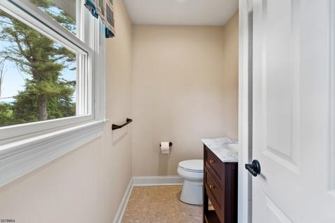 144 E Springbrook Dr, Gillette, NJ 07933 photo 15