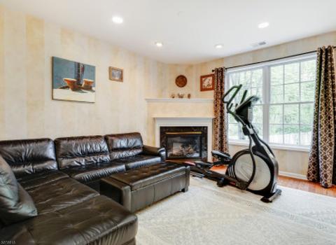 147 Levinberg Ln, Wayne, NJ 07470 photo 12