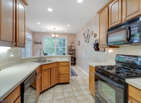 147 Levinberg Ln, Wayne, NJ 07470 photo 7