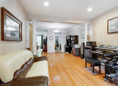 147 Levinberg Ln, Wayne, NJ 07470 photo 5