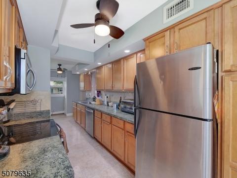 19 Stuart Ln, Wayne, NJ 07470 photo 6